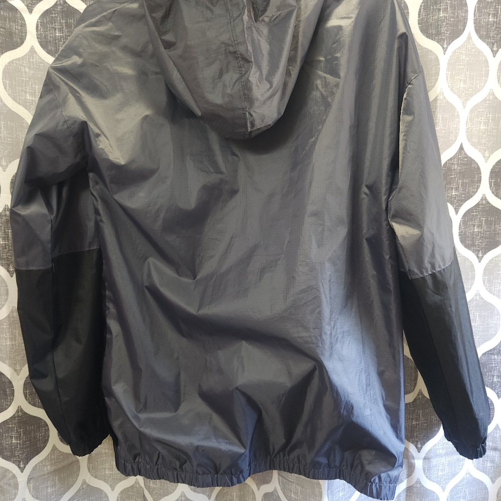 Under Armour Youths Gray and Black Jacket Cold Weather Rain Jacket. - Picture 3 of 6